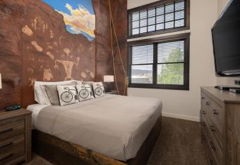 Unique Downtown Rental - La Dolce Vita Villas #5 has Balcony rooms