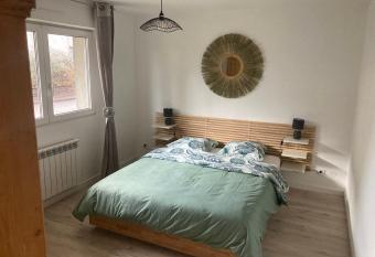 Appartement Le M  nnele allows 18 year olds to book a room