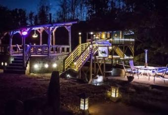Treehouse at Castle has Balcony rooms