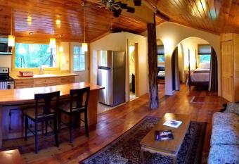 Farmview Cottage at White Lotus Eco Spa Retreat has Balcony rooms