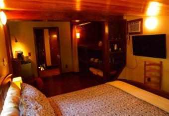 Suite Pea at White Lotus Eco Spa Retreat has Balcony rooms