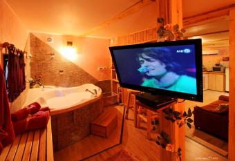 Under the Walnut Tree Shade Lodge allows 18 year olds to book a room