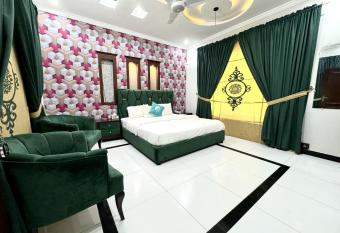 Sky Lodge Guest House has Balcony rooms