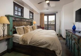 Luxury Downtown Rental (Pet Friendly) - La Dolce Vita Villas #7 has Balcony rooms
