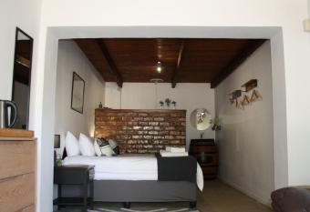 1920s Charm on Waveren allows 18 year olds to book a room