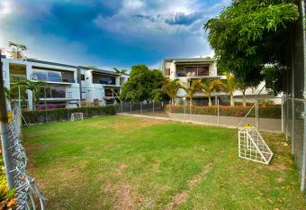 Apto Santa Fe muy cerca Parque Principal - Piscina allows 18 year olds to book a room