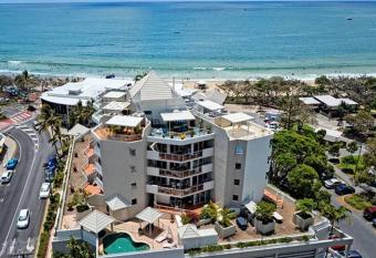 Central Mooloolaba Beachfront Apartment - Located in Sandcastles Resort has rooms with a private hot tub