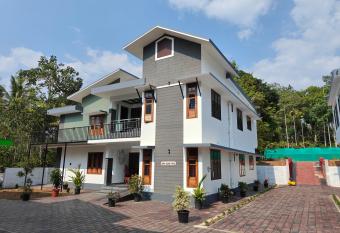 Loreal Luxury Holiday villa has Balcony rooms