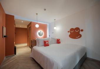 Blu Monkey Hub and Hotel Bangsaen has Balcony rooms