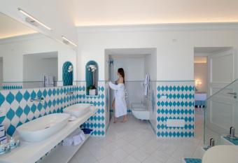 Villa Francesco Luxury Suites has Balcony rooms