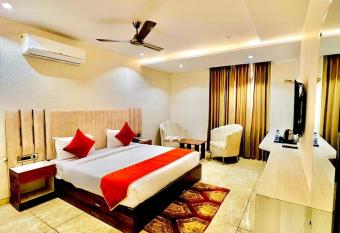 Hotel Eminence has Balcony rooms