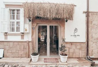 La Luna Otel Cunda allows 18 year olds to book a room