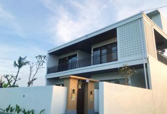 Henrynatha guesthouse has Balcony rooms