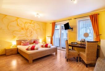 Schusterjunge Apartment A2 has Balcony rooms