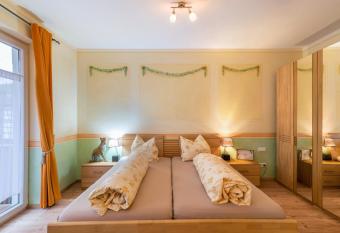 Schusterjunge Aparthotel A1 has Balcony rooms