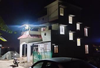 Fahmsz Villa has Balcony rooms