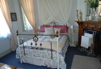 Astonleigh Villa Bed & Breakfast allows 18 year olds to book a room
