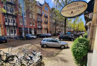 Hotel Washington allows 18 year olds to book a room