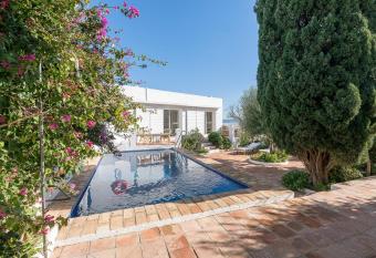 La Galbana Vejer allows 18 year olds to book a room