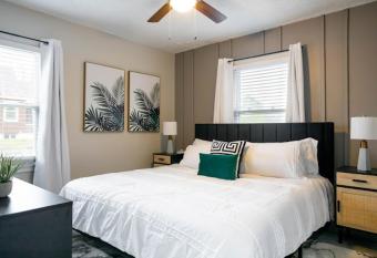 Bluegrass Bungalow has Balcony rooms