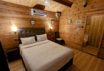 Greenland Cottage s Arambol has Balcony rooms