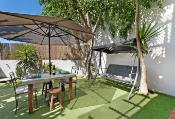 Pardela allows 18 year olds to book a room