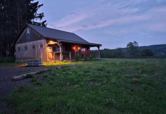 Horse Farm Retreat has Balcony rooms