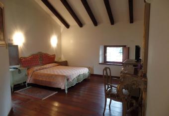 Agriturismo il Vagabondo has rooms with a private hot tub