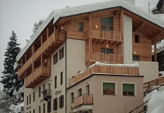 Albergo Alpino has Balcony rooms