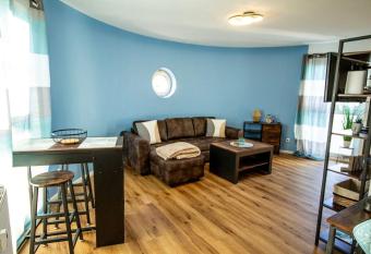 Fabrikdesign D  ren allows 18 year olds to book a room