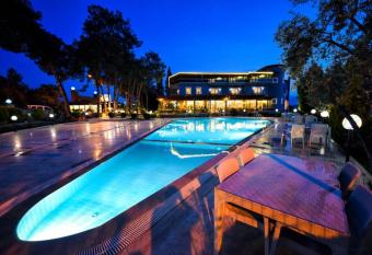 Pamukkale Whiteheaven Suite Hotel has Balcony rooms