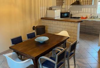 Emmanon - Maison a la campagne au calme has Balcony rooms