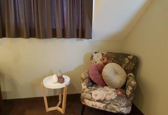 De Eenhoorn has rooms with a private hot tub