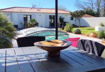 Claire & Co Chambre d h  tes allows 18 year olds to book a room