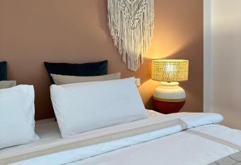 Boutique Villa Leicht & Friends allows 18 year olds to book a room