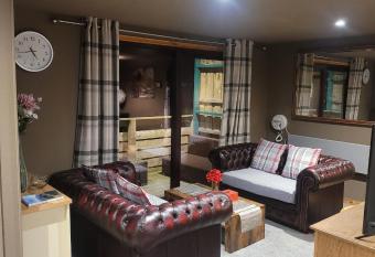 THE MOORINGS has Balcony rooms