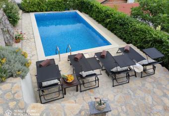 Apartment Gina has Balcony rooms