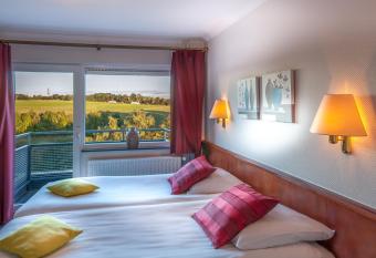 Landhotel Heuvelzicht allows 18 year olds to book a room