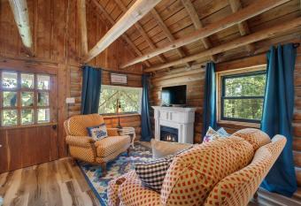 Spring Hill Farm - The Happy Hound has Balcony rooms