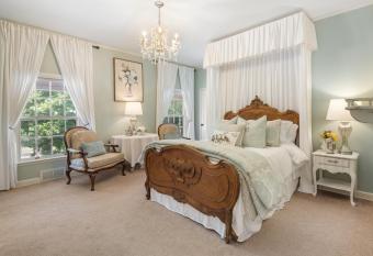 Beland Mansion-Magnolia suite! allows 18 year olds to book a room