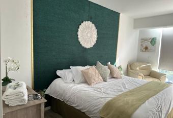 Bertiz Cozy has rooms with a private hot tub