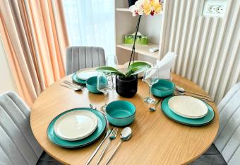 Stylish Apartment Getaway with self check-in allows 18 year olds to book a room