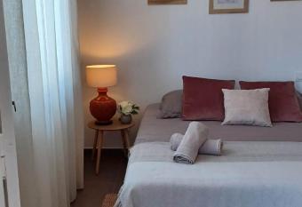 Maison Du Lac. has Balcony rooms