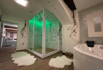 Escape Private SPA II allows 18 year olds to book a room
