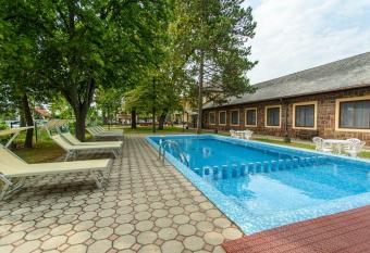 BL Garden Panzi   has Balcony rooms