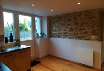 Charmant appartement    300 m de la plage has Balcony rooms