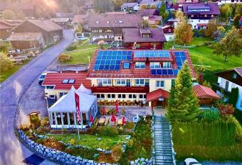 JMS Holiday Allg  u allows 18 year olds to book a room