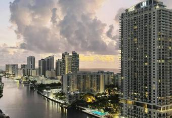 Lovely 1 Bedroom & 1 Bath Kitchen Balcony 18 Floor has Balcony rooms