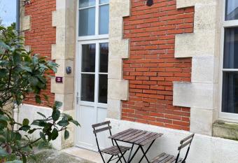 Soulac Studio Jo Centre et Plage has Balcony rooms