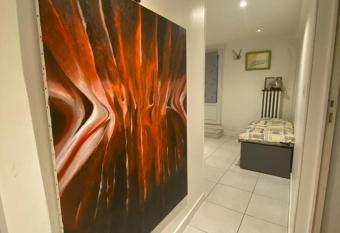 T1 tout confort c  t   jardin d artiste has Balcony rooms